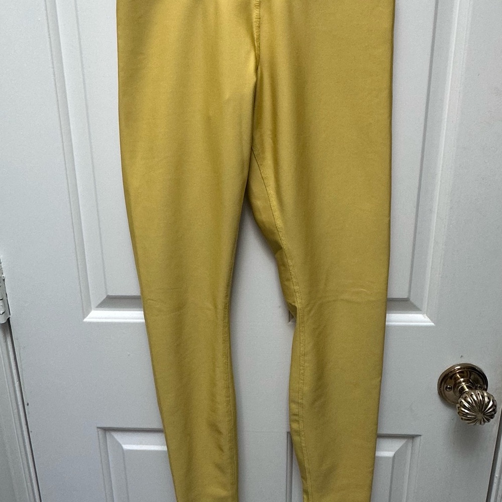 Alo woman’s yoga pants.  Matching cropped top also available